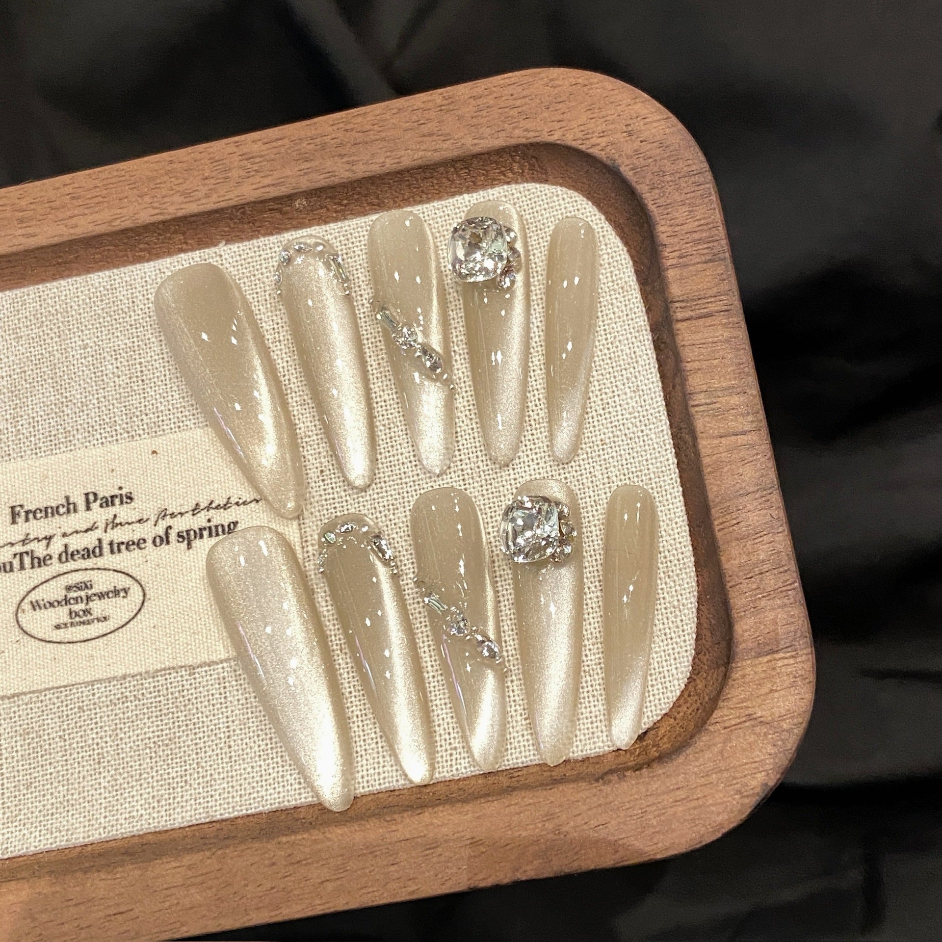 Champagne Cat Eye Press On Nails – Handmade Rhinestone Chain Oval Nails