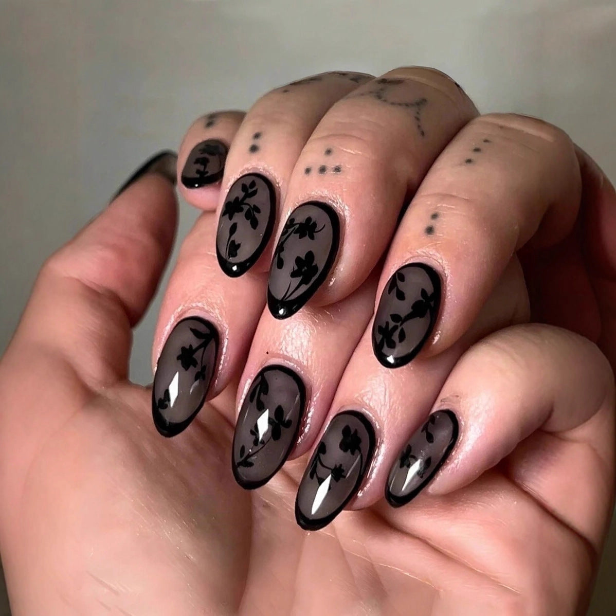 Black Flower Press On Nails – Short Almond Shape 24pcs 