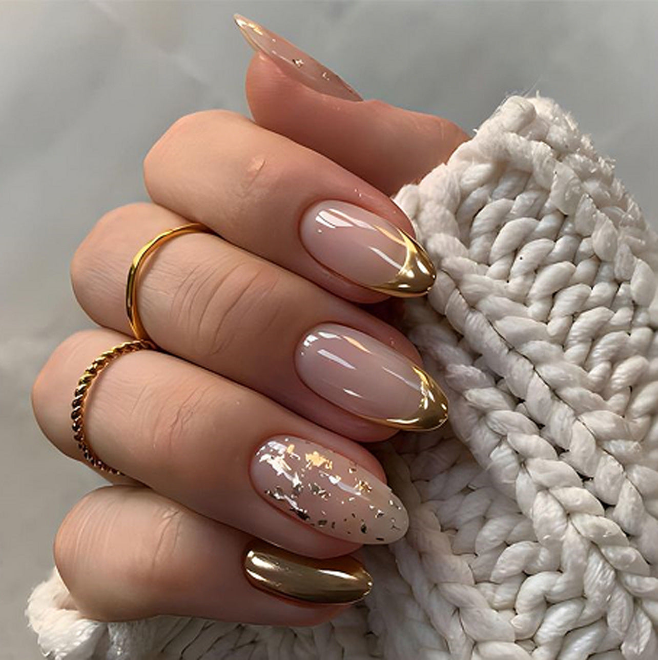 Flashing pearlescent wearable nail tips, short almond nail tips, simple European and American popular wearable false nails