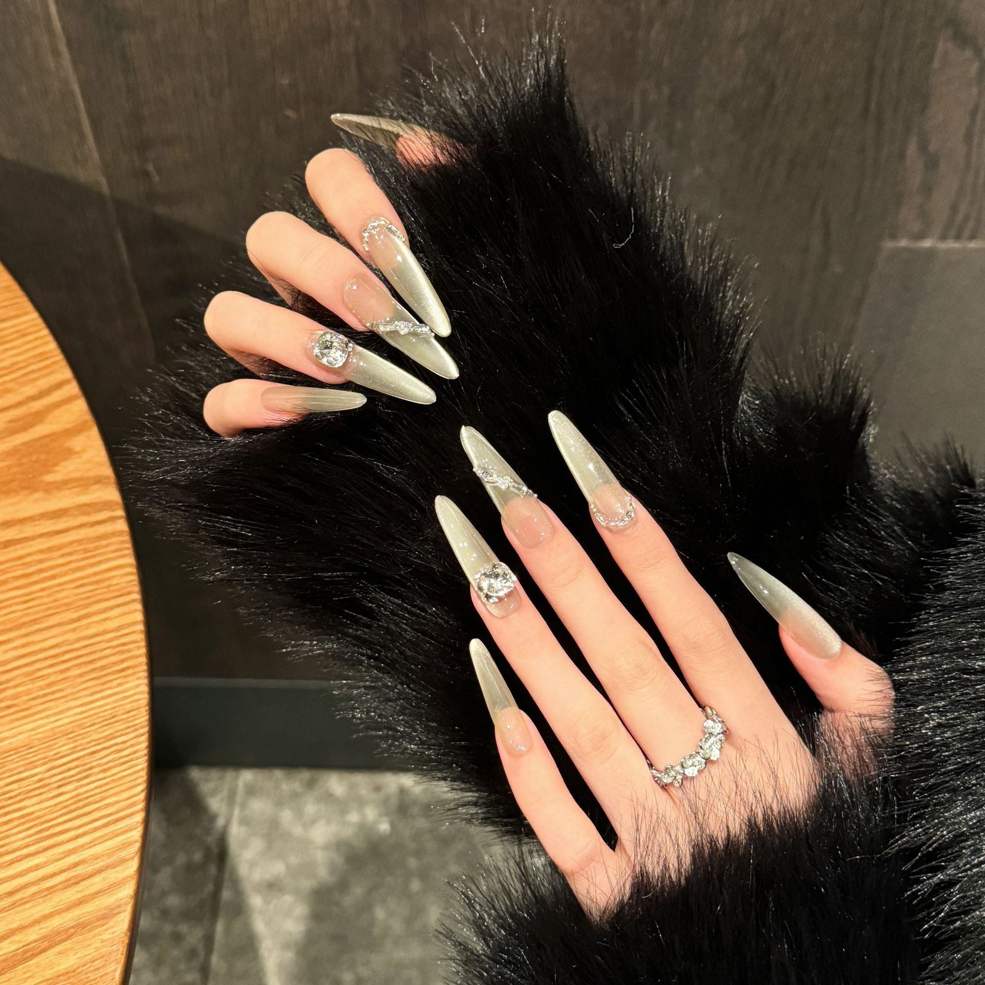Champagne Cat Eye Press On Nails – Handmade Rhinestone Chain Oval Nails
