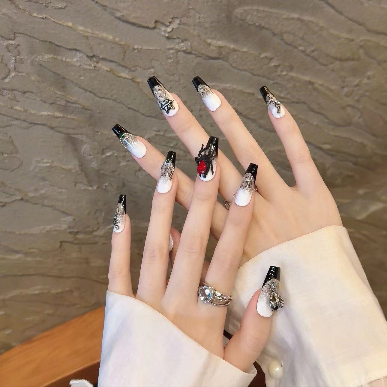 Hand-worn armor Western Regions Secret Realm Snake Tribe Blood Diamond False Nail Art Patch Removable Repeated Use