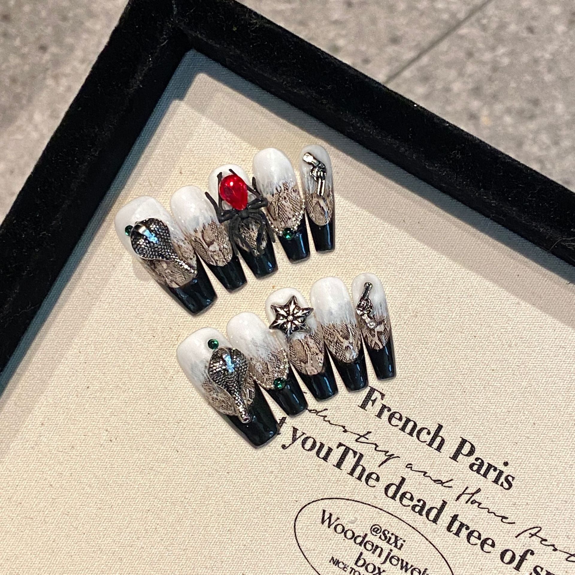 Hand-worn armor Western Regions Secret Realm Snake Tribe Blood Diamond False Nail Art Patch Removable Repeated Use