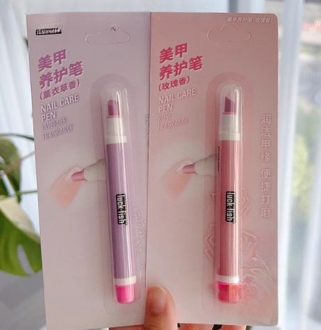 Nail art pen protects fingers, nourishes dead skin and cuticles, protects nails and cuticle oil 